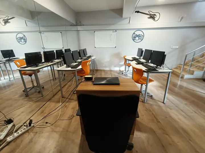 Eğitim merkezi 8
